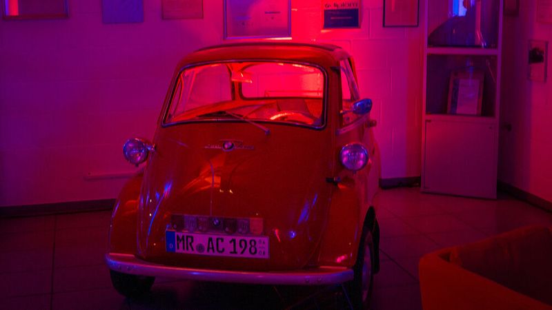 ...ebenso zu sehen wie Klassiker wie die Isetta. (Bild: Autohaus E. Funke)