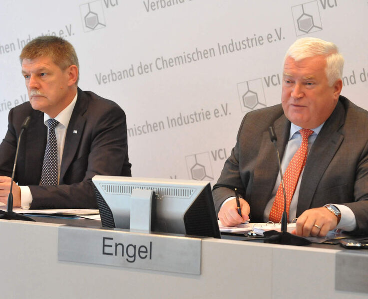 VCI-head Dr. Utz Tillmann with president Dr. Klaus Engel (from left) (Picture: VCI)