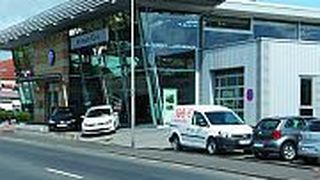 Seit knapp 50 Jahren hat das Autohaus Klein seinen Firmensitz an der Niedervellmarschen Straße in Fuldatal-Ihringshausen. (Rubbel)