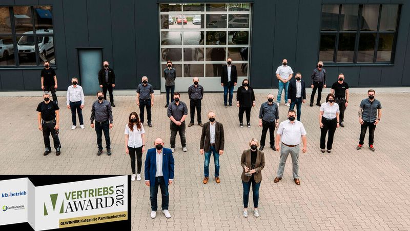 Ob im Umgang mit seinen Kunden oder im Umgang mit seinen Mitarbeitern: Das VW-Konzern-Marken-Autohaus Vetter begeisterte die Jury mit seiner besonderen Philosophie und sicherte sich den Sieg in der Kategorie Familienbetrieb. (Bild: Kris Beck Photographie)