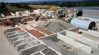 Ziel der neuen Mantelverordnung ist es, eine möglichst hohe Recyclingquote bei mineralischen Ersatzbaustoffen mit einem höchstmöglichen Schutz von Boden und Grundwasser zu verbinden. (Bild: Industrieverband Steine und Erden)