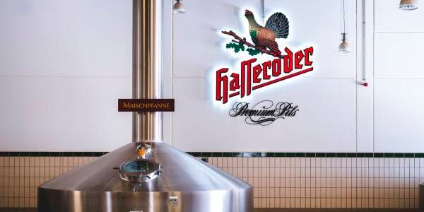 Platz 14: Hasseröder Mit 71% Markenbekanntheit belegt Hasseröder den 14. Rang im Biermarken-Ranking. (Bild: Hassröder)