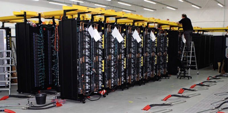 Abbildung 18: Das System wurde Anfang 2012 geliefert und war Ende Mai 2012 betriebsbereit.  (Bild: LRZ)