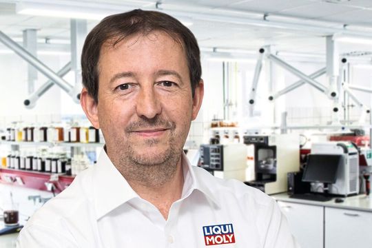 Oliver Kuhn ist stellvertretender Leiter des Öllabors von Liqui Moly.(Bild:  Liqui Moly)