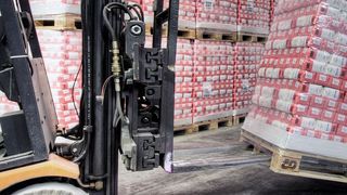 Der Einsatz von Antirutschpapier für Zwischenlagen kann die Verpackungsmenge um 30 bis 40 % reduzieren. (Palcut A/S)