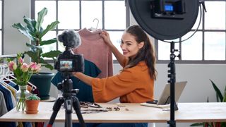 adobestock-216504518-daxiao-productions-social-commerce-1000x563v1 (Bild: © Daxiao Productions/stock.adobe.com)