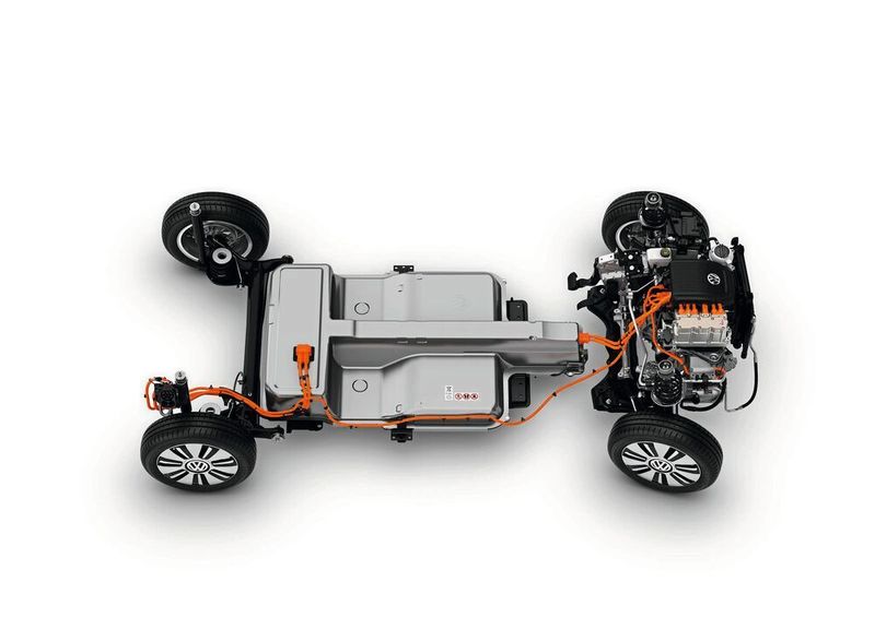 Traktionsbatterien für Elektro­fahrzeuge weisen typen­individuelle, komplexe Formen auf. Mit der weiterhin sprunghaften Entwicklung der Technologie stellt das grosse Herausforderungen an die Flexibilität der Produktion. (Volkswagen)