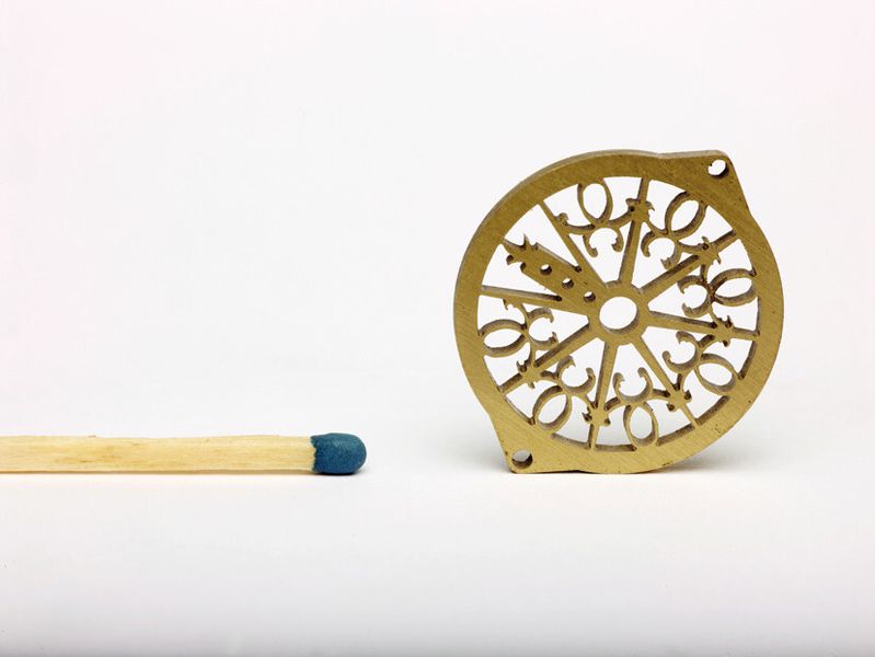 Microwaterjet: Musterteil für die Uhrenindustrie. (Waterjet)