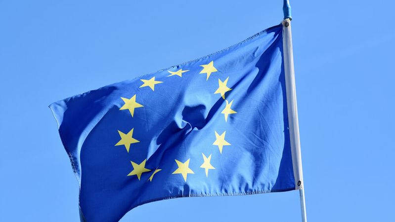 Die Europäische Kommission bestätigte, dass die bestehende Kfz-GVO weiterhin ihren Zweck erfüllt. Der ZDK schließt aus diesen Aussagen, dass die Kfz-GVO bald verlängert wird. Die Europäische Kommission bestätigte, dass die bestehende Kfz-GVO weiterhin ihren Zweck erfüllt. Der ZDK schließt aus diesen Aussagen, dass die Kfz-GVO bald verlängert wird.