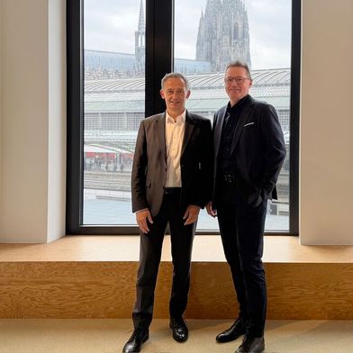 Thomas Rösch (CEO Cofinity-X) und Dieter Meuser (CEO GEC)
 (Bild: German Edge Cloud)