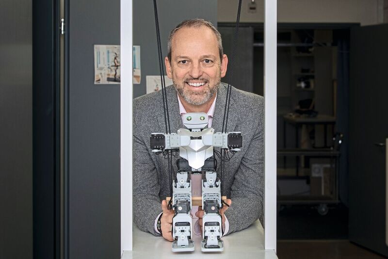 Robert Riener ist Professor für sensomotorische Systeme an der ETH Zürich und Gründer des Cybathlon.