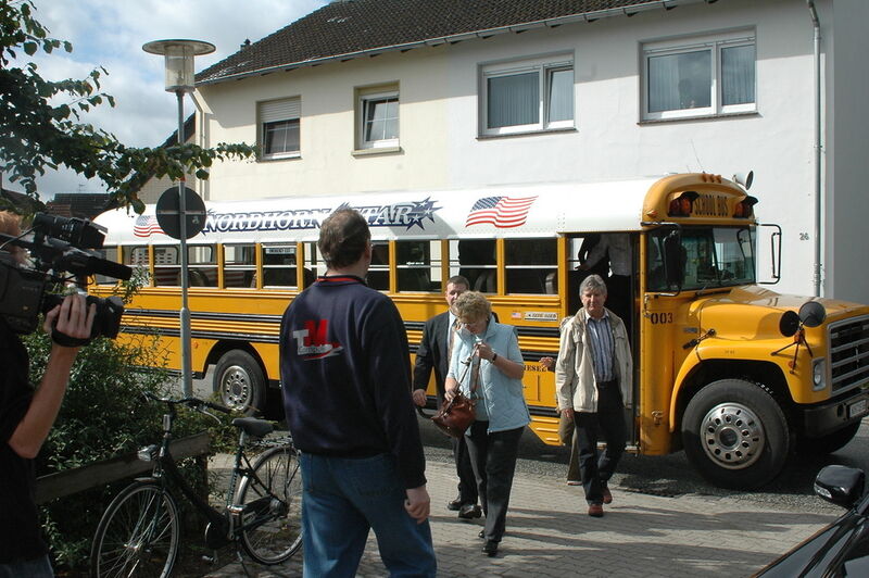 Ein origineller Bus diente als Shuttle zwischen Eno-Gelände und Messehalle. (Archiv: Vogel Business Media)