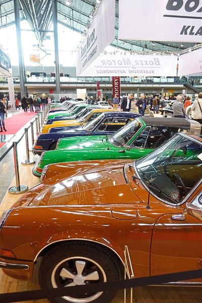 Hier durften sich potenzielle Käufer eines frühen 911 quasi die Farbe aussuchen. (Bild: Dominsky –  »kfz-betrieb«)