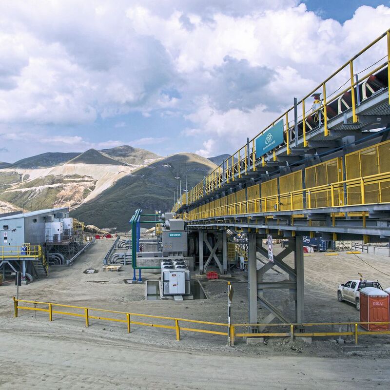 Dias Bild zeigt eine Bandanlage, die Thyssenkrupp für die Las Bambas Mine in Peru geliefert hat.