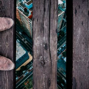 Auch die Akrophobie, die Angst in (großen) Höhen, zählt zu den Angststörungen. Auslöser für Ängste, die mitunter auch zu einer Angststörung werden können, gibt es jedoch viele.