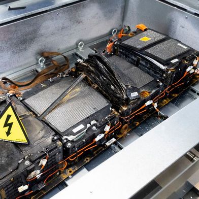 Zwei Probleme des Recyclings: Altmaterial ist nur in geringer Menge vorhanden, und der Transport von Lithium-Ionen-Batterien ist aufwendig und teuer. (Bild: Meike Böschemeyer)