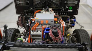 Der Brennstoffzellenstack „NM20“ im Versuchs-Lkw. (Bild: Elring Klinger)