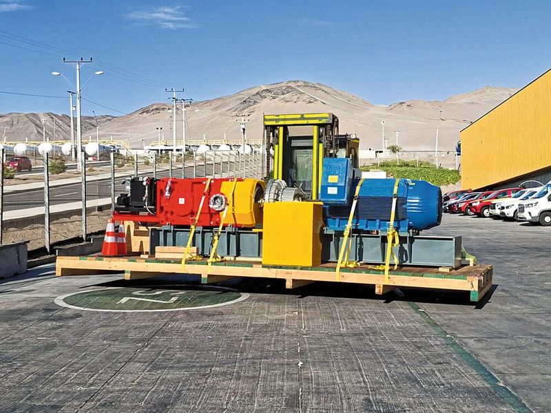 Die Wüstenstadt Antofagasta liegt im Norden Chiles an der 25.000 km langen Panamericana, die Alaska mit Feuerland verbindet. Der Ort ist Zentrum des Kupferbergbaus und hat globale Bedeutung. SEW-Eurodrive betreibt hier ein Servicezentrum.  (Bild: SEW)