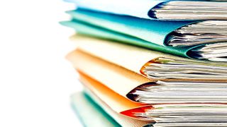 Aktenberge beherrschten auch 2023 vielerorts die Amtsstuben. Das soll sich ändern. (© kiddy0265, Getty Images via canva.com)