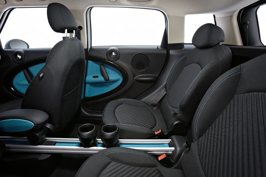 Im Innenraum sind vier einzelne Sitze serienmäßig. Optional gibt es den Countryman auch mit dreisitziger Rückbank.  (Archiv: Vogel Business Media)