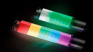 Mit der Signaläule „esign“ bringt Werma mehr Möglichkeiten ins Industrieumfeld, um Zustände von Anlagen und Systemen anzuzeigen, oder die Gebäudesicherheit zu erhöhen. Ein Vorteil ist etwa ein Mehr an Farbnuancen. Doch das ist noch nicht alles... (Bild: Werma)