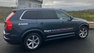 Magna nimmt am Northstar-Programm teil und testet V2V- und V2X-Konnektivität auf der Teststrecke in Vårgårda, Schweden. (Bild: Magna)