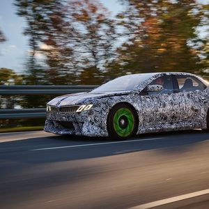 Erste Funktionen wurden allerdings bereits vorgestellt: Darunter ein neues Steuergerät für Antrieb und Fahrdynamik.(Bild:  Tom Kirkpatrick/BMW AG)