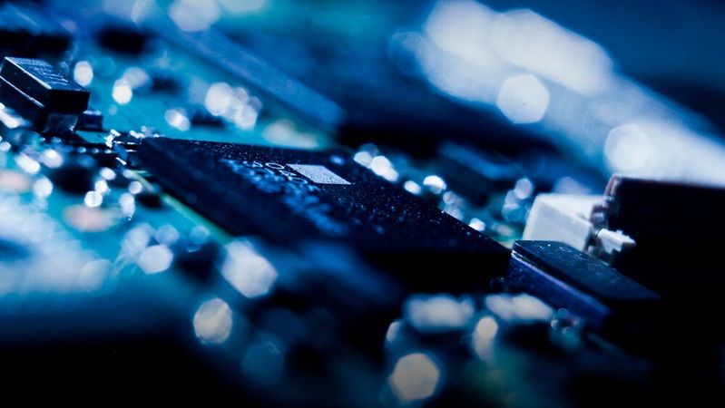 "Mehr Forschritt wagen": Das wichtige Thema Energiewende muss wieder in den Fokus rücken – inklusive Auf-, Ausbau und Erneuerung des bestehenden Versorgungsnetzes. Derzeit sei das Stromnetz „nicht energiewendefähig“, findet Wolfgang Weber, Vorsitzender der ZVEI-Geschäftsführung. "Mehr Forschritt wagen": Das wichtige Thema Energiewende muss wieder in den Fokus rücken – inklusive Auf-, Ausbau und Erneuerung des bestehenden Versorgungsnetzes. Derzeit sei das Stromnetz „nicht energiewendefähig“, findet Wolfgang Weber, Vorsitzender der ZVEI-Geschäftsführung.