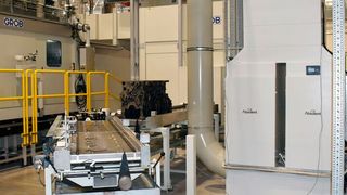 Bei der Minimalmengenschmierung entsteht Ölnebel mit Partikeln, die zu 95 Prozent kleiner als ein Mikrometer sind. Die A.Smoke-Serie von Absolent wurde speziell für die Abscheidung dieser feinsten Ölpartikel entwickelt.  (Bild: PRX)