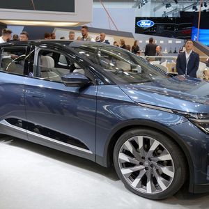 Das Elektro-SUV war als Prototyp schon bekannt, die Serienversion hatte sich nur leicht verändert.(Bild:  Wehner/»kfz-betrieb«)