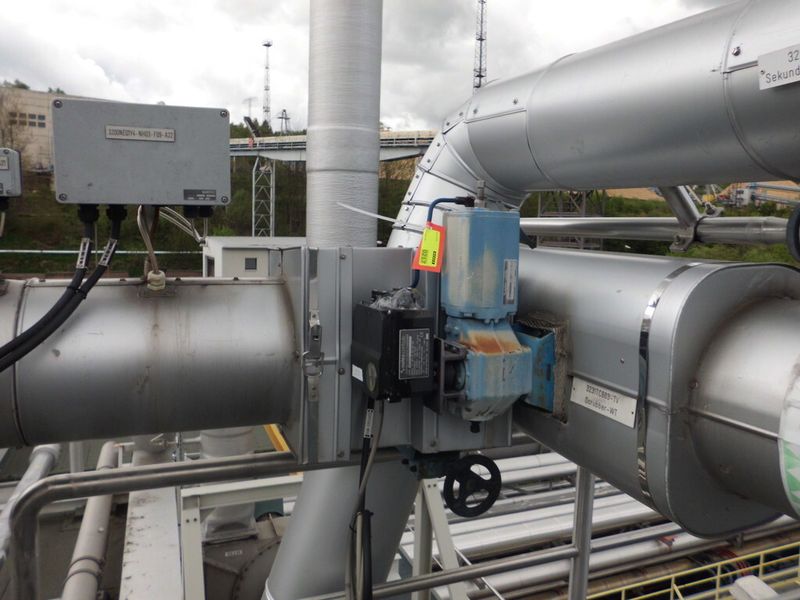 Die gefunden Leckagen wurden von Thomas Warschburger und Milan Stojkovic von Mader markiert und dokumentiert, damit auch internes Personal sie jederzeit wiederfinden kann.  (Mader)