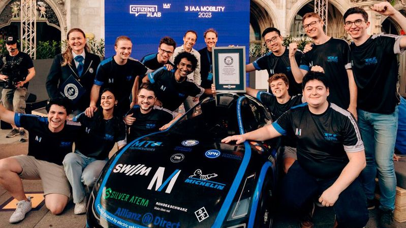 Das Team „TUfast Eco“ feierte den Erfolg auf dem Münchner Marienplatz im Zuge der IAA Mobility 2023.