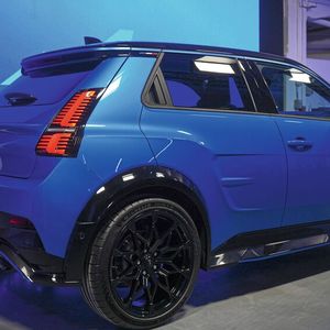 Steilheck: Der kleine Spoiler und der Diffusor sollen die Effizienz verbessern, die Reifen wurden von Michelin maßgefertigt.(Bild:  Renault)