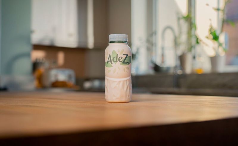Der neue Prototyp der Papierflasche wurde im Rahmen einer Partnerschaft zwischen Wissenschaftlern des Coca-Cola Forschungs- und Entwicklungslabors in Brüssel und der The Paper Bottle Company (Paboco) entwickelt. (Coca-Cola)