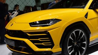 Eine der Neuheiten in Genf: Das Lambo-SUV Urus geht im Frühjahr für rund 180.000 Euro an den Start.  ( Schreiner/»kfz-betrieb«)
