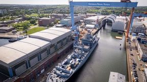 Blick auf die Kieler Werft CMN Naval Yards, die derzeit sowohl Rheinmetall als auch TKMS kauftechnisch im Visier haben. Rheinmetall hat zwar mehr Geld, aber TKMS hat dazu auch was zu sagen ... (Bild: CMN Naval Yards)