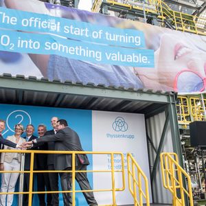 Eröffnung des Carbon2Chem-Technikums durch Guido Kerkhoff, Anja Karliczek, Reinhaold Achatz, Andreas Pinkwart, Donatus Kaufmann und Andreas Goss(Bild:  BMBF/Hans-Joachim Rickel)