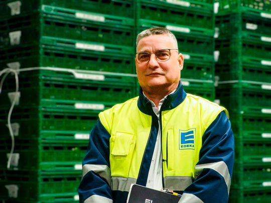 Edeka-Mann Rene Klaus: „Das System muss funktionieren – wir sind sehr zeitgebunden und jede Verzögerung im Ablauf könnte bedeuten, dass wir unsere Kunden nicht mit der Menge beliefern können, die sie gerne hätten.“(Bild:  Edeka Freienbrink)