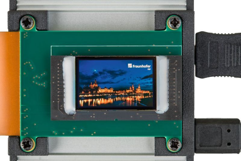 Durch ein ausgeklügeltes Systemkonzept und moderne Designmethodik erzielt das im Projekt entwickelte OLED-Mikrodisplay eine Auflösung von 1920 × 1200 Pixeln. (Claudia Jacquemin/Fraunhofer FEP)