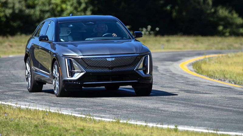 Unsere erste Probefahrt auf dem GM-Testgelände in Milford/Michigan lässt keinen Zweifel aufkommen, dass die Entwickler des Lyriq professionelle Arbeit abgeliefert haben. (Bild: GM)