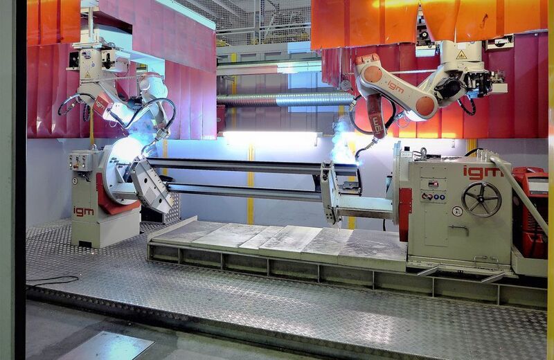Neue Roboterzelle für Hubmasten im Stammwerk von Jungheinrich in Moosburg. (igm)