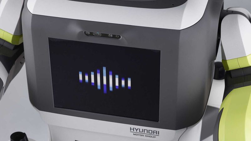 Auf dem Bauch hat er einen Touchscreen. (Bild: Hyundai)