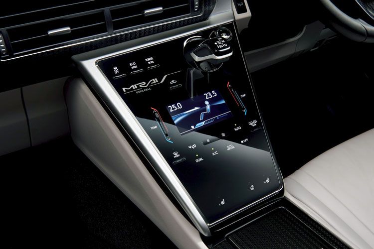 Die zentrale Instrumententafel umfasst einen Tachometer und ein hochauflösendes 4,2-Zoll-TFT-Multiinformationsdisplay. (Foto: Toyota)