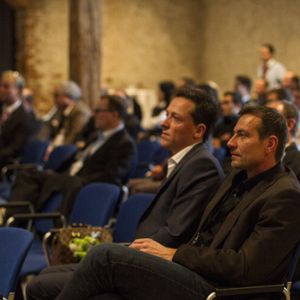 Das von der Beratungsfirma Feynsinn organisierte Vortrags- und Diskussionsforum mit dem Titel „sichtbar“ lockte auch Vertreter der Premiumhersteller an. Die Veranstaltung widmete sich vier Themenkomplexen, die wesentliche Arbeitsbereiche des Unternehmens betrachteten und durch konkrete Anwendungsbeispiele der Kunden und Partner verdeutlicht wurden.