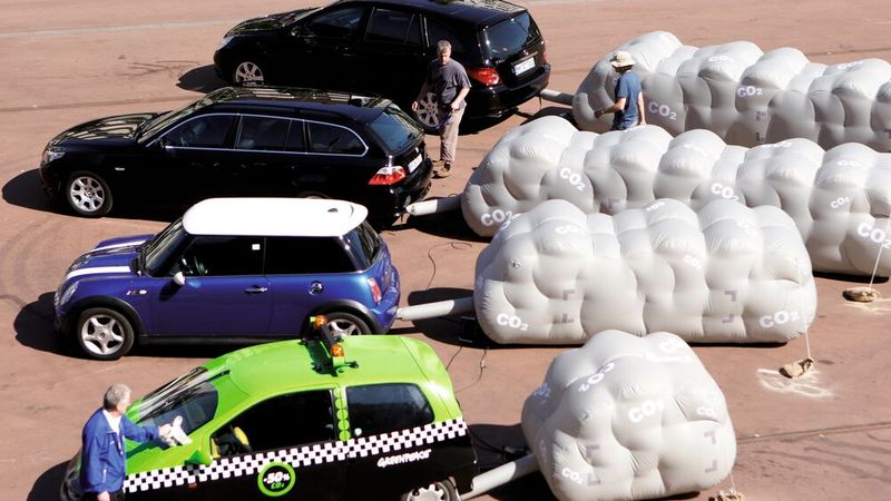 Der CO2-Rücksack des Verkehrs, und insbesondere des Individualverkehrs, muss über die bisherigen Vorgaben hinaus sinken, damit das Klimaziel der EU erreicht werden kann.(Fred Dott/ Greenpeace)