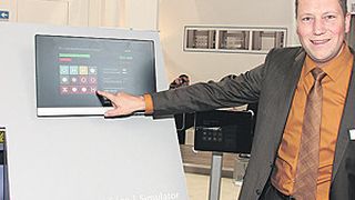 „Die Simulationssoftware zeigt die Ersparnis, die IPC-Bandsägen möglich machen“, erklärt Holger Schoepe. (Bild: Finus)