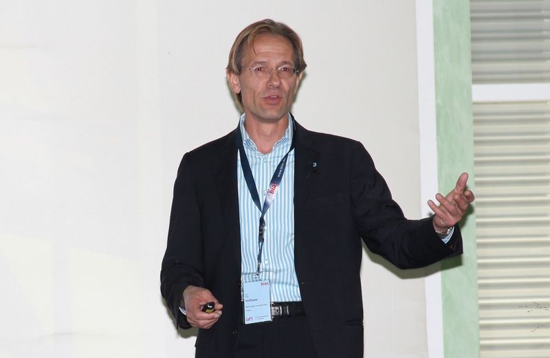 Prof. Dr. Peter Hoffmann (Erlas): „Die die komplette Systemtechnik muss für das Schweißen komplexen Bauteilen optimal eingestellt sein.“ (Bild: Michel)