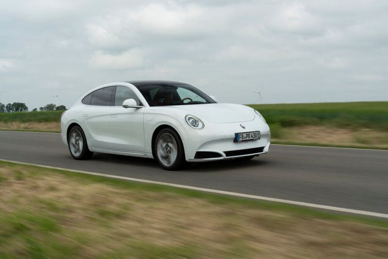 Der Ora 07 sieht ein wenig nach Porsche Panamera aus (Bild: GWM)