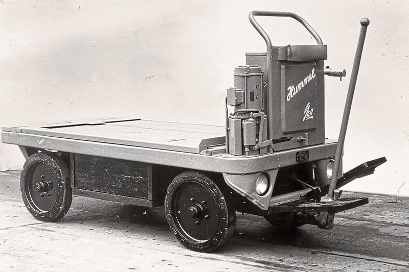 Nach Kriegsende bringt Still mit dem EK 2000 einen innovativen Elektrokarren auf den Markt und schafft damit den Durchbruch als Hersteller von Flurförderzeugen. (Still)