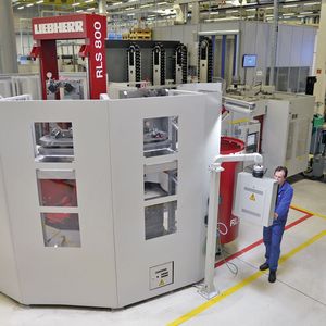 Das Palettenhandhabungssystem RLS 800 ist für zwei Maschinen geeignet.